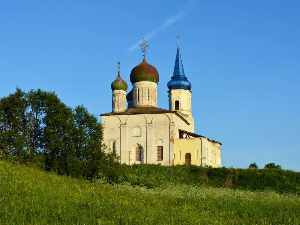Успенский храм (Иванищи)
