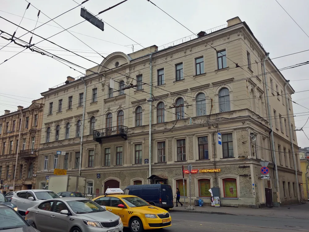 Дом, в котором в 1909-1915 гг. жил художник К.Е. Маковский