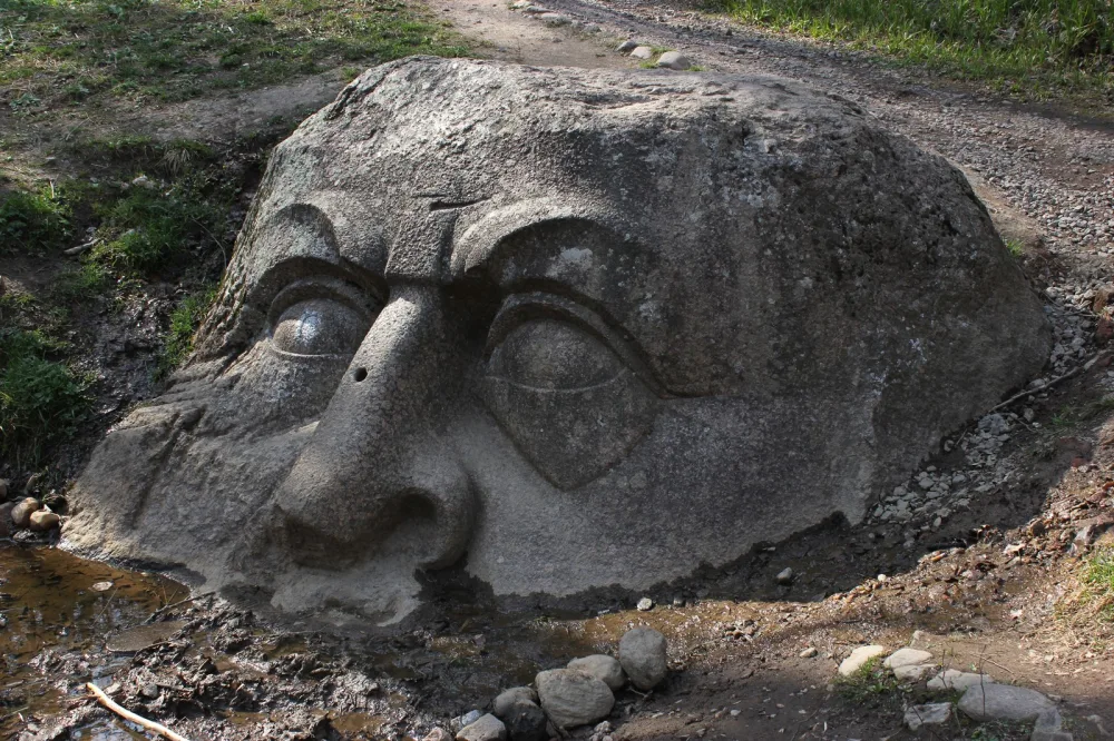 Голова (скульптура)