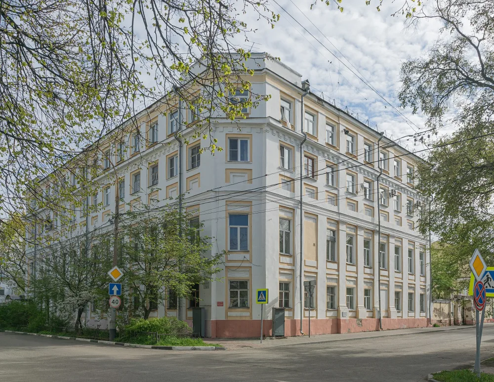 Жилой дом с оградой и воротами (Ярославль)