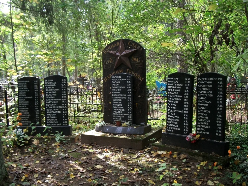 Братская могила советских воинов, погибших в борьбе с фашистами (Рождествено)