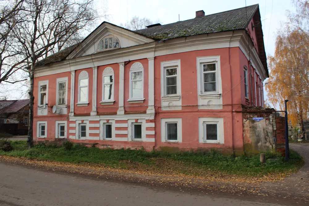 Жилой дом (Воронского) (Осташков)
