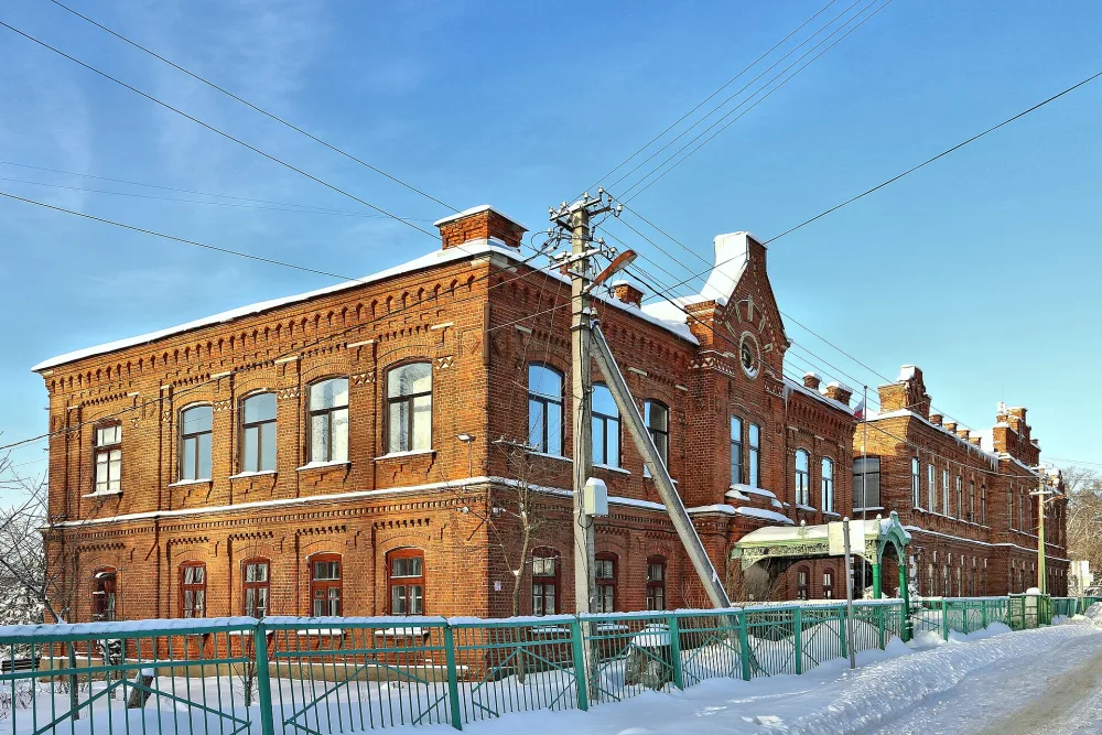 Училище (Фурманов)