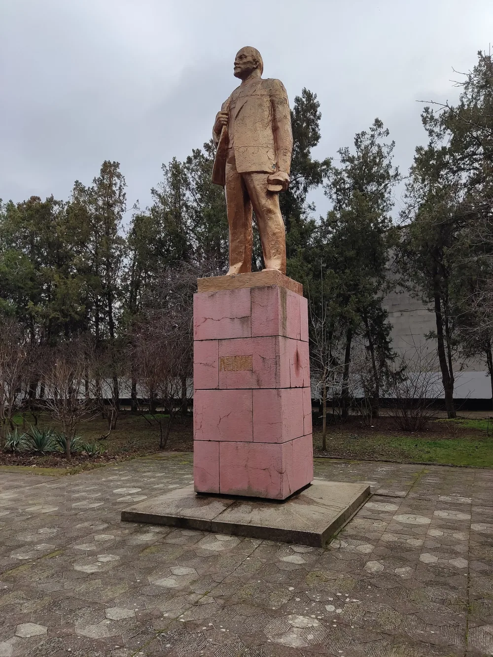 Statue of Lenin in Mykolaivka