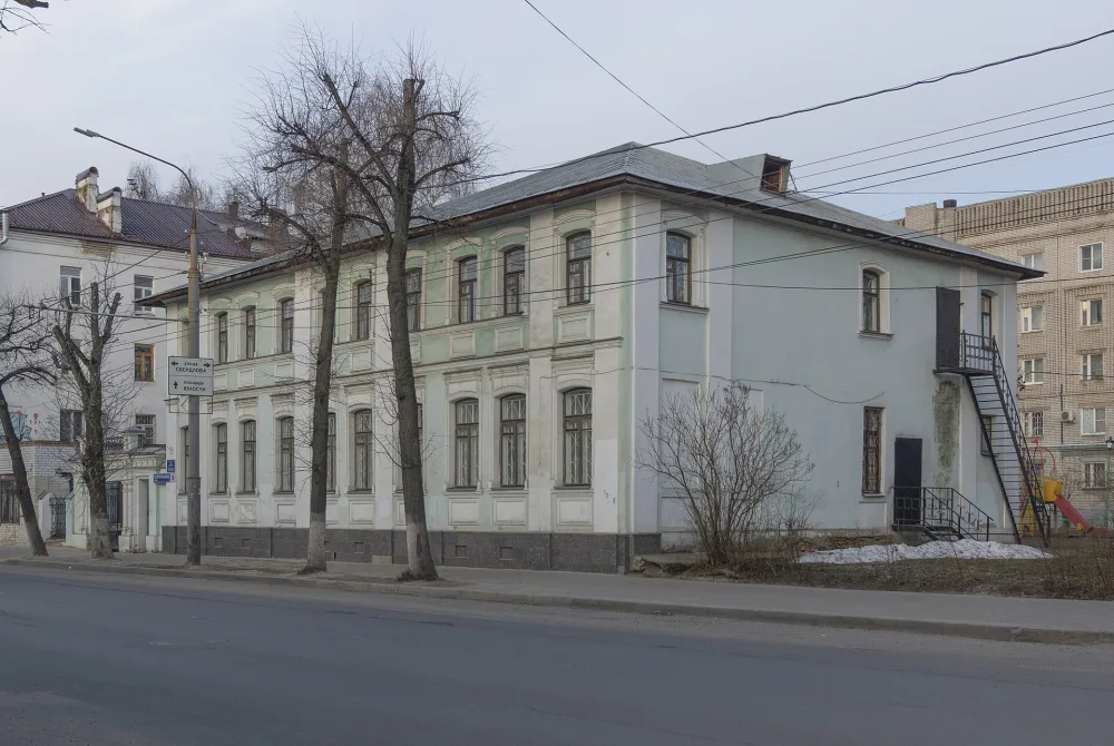 Жилой дом - Ярославский городской сиротский дом Д.А. и А.Н. Друженковых с воротами (Ярославль)