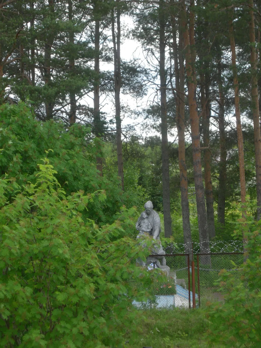 Братская могила советских воинов, погибших в боях с фашистскими захватчиками (Посёлок при 9-м шлюзе ББК)