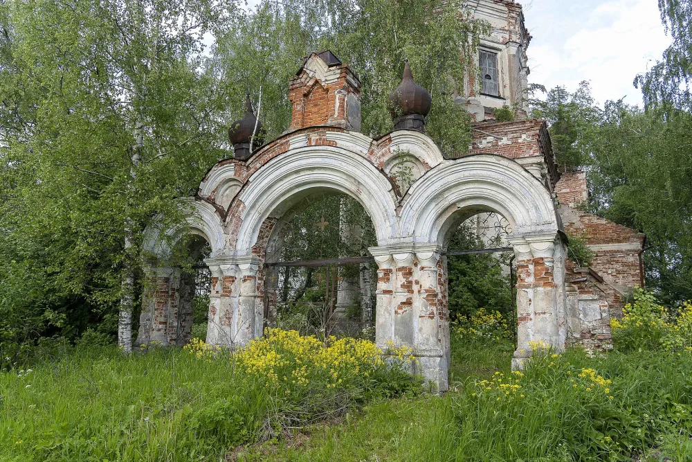 Ограда с воротами (Стельково)