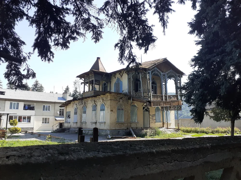 Дом, в котором в 1921 г. жили и работали соратники В.И. Ленина О.Б. Лепешинская и П.Н. Лепешинский