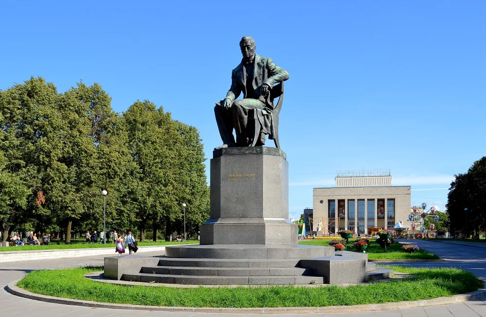 Памятник А. С. Грибоедову
