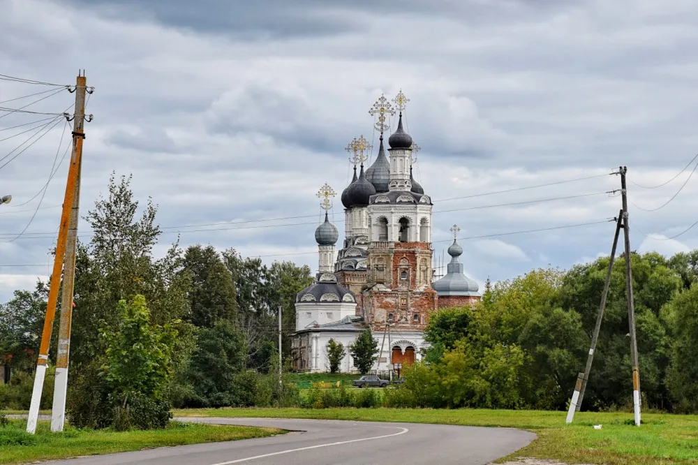 Церковь Пресвятой Троицы в Дединове