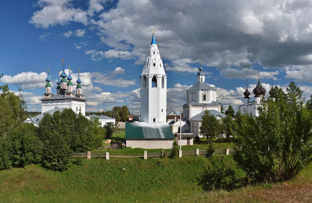 Храмовый ансамбль поселка Лух