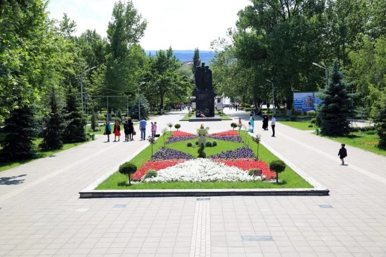 Памятник воинам, умершим в госпиталях в годы Великой Отечественной войны 1941-1945 гг. (Махачкала)
