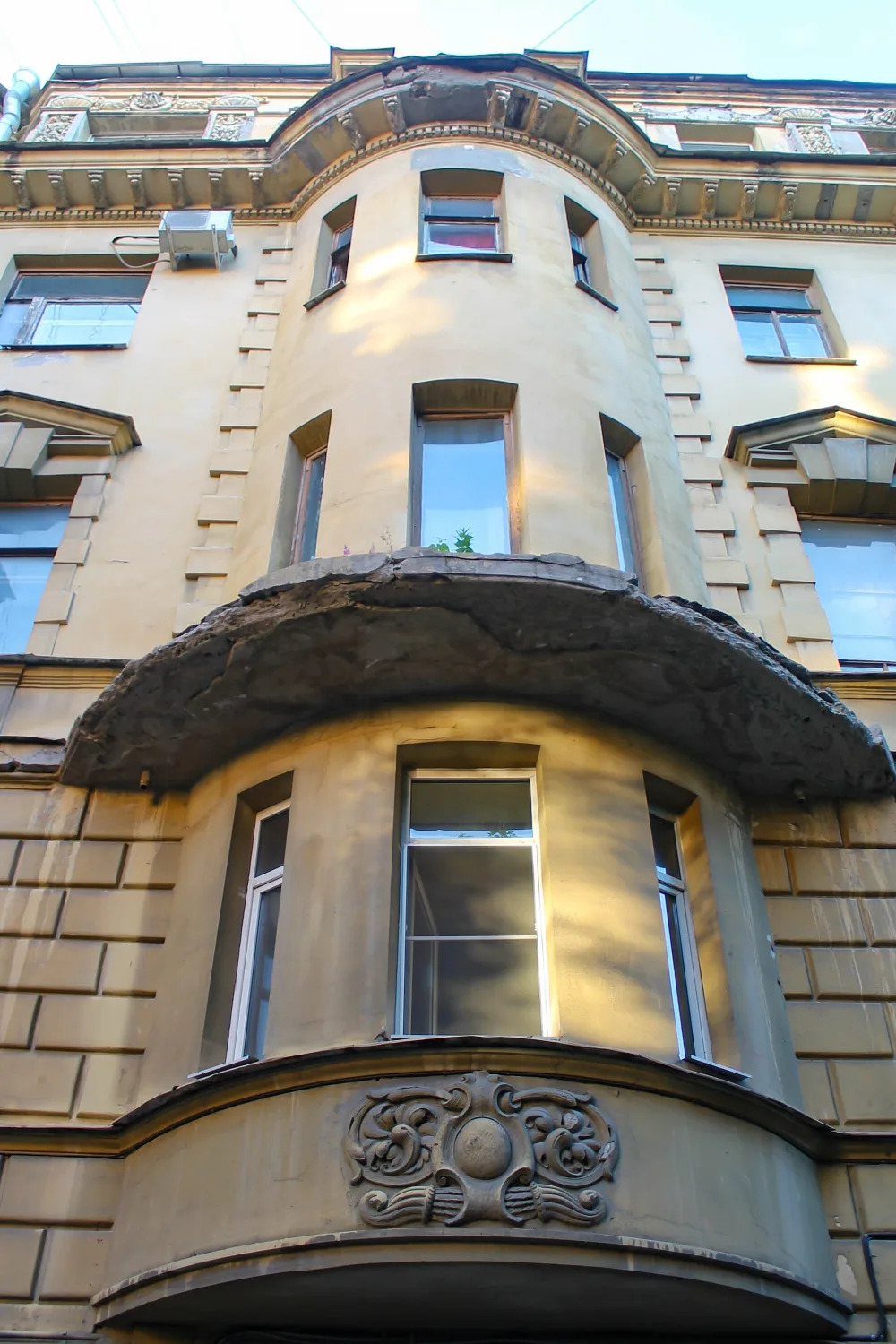 Флигель