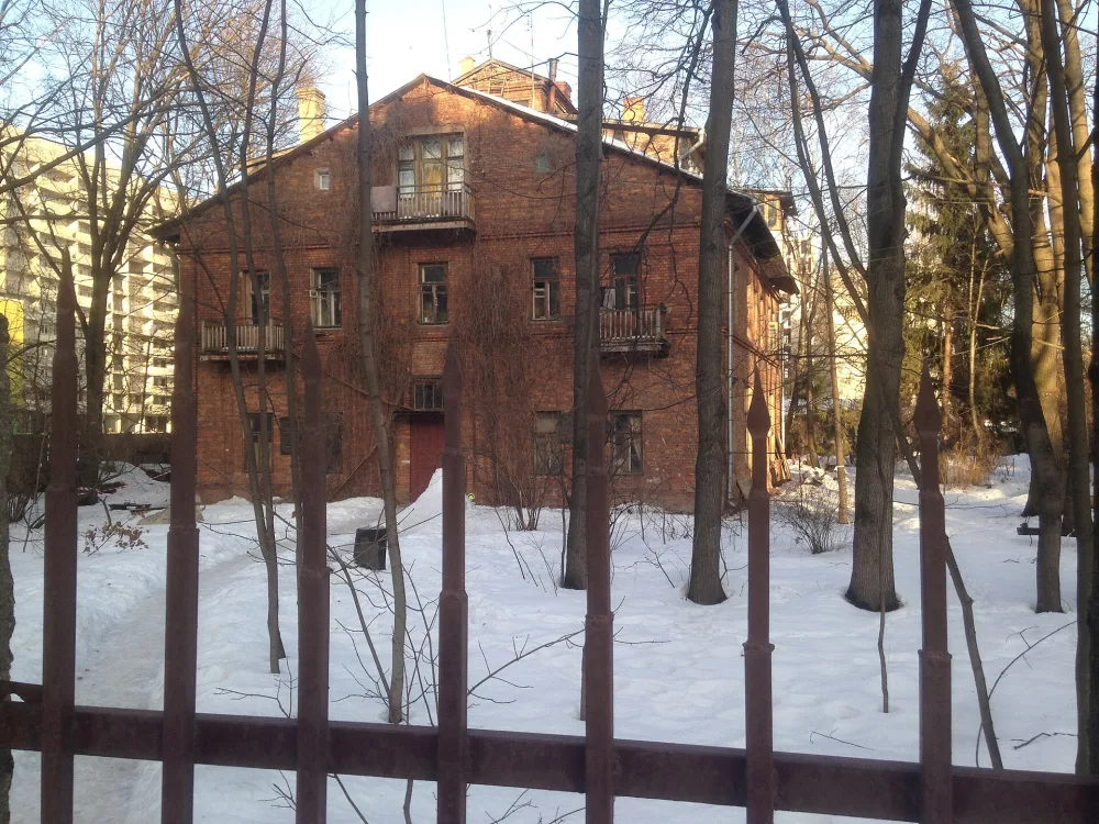 Красный дом в Новогиреево