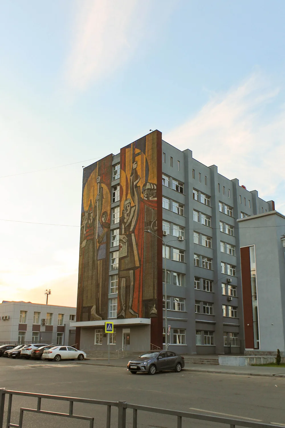 Административное здание СЖД с мозаичными панно «Героям Гражданской войны» и «Героям Великой Отечественной войны» (Иваново)
