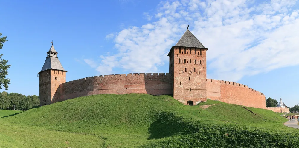 Прясло стены между Спасской и Дворцовой башнями (Великий Новгород)