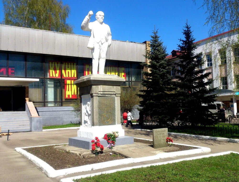 Памятник В. И. Ленину в Глухово