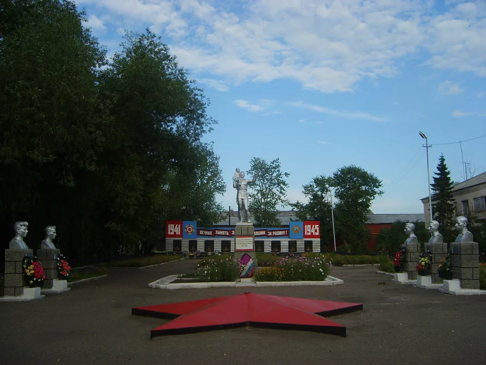 Памятник воинам-землякам, погибшим в годы Великой Отечественной войны 1941-1945 гг. (Тюкалинск)