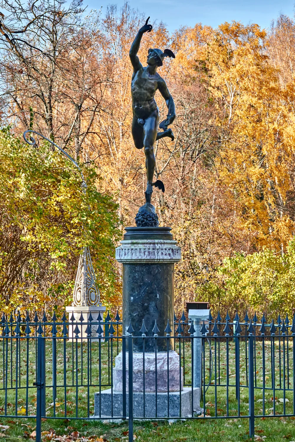 Статуя «Летящий Меркурий» (Павловск)