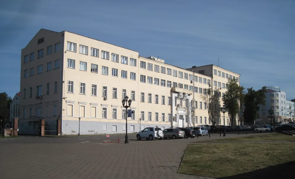 Здание бывшего офицерского собрания