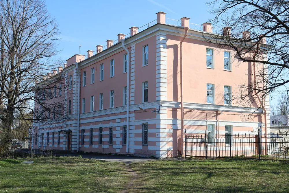 Дом для служащих (Павловск)