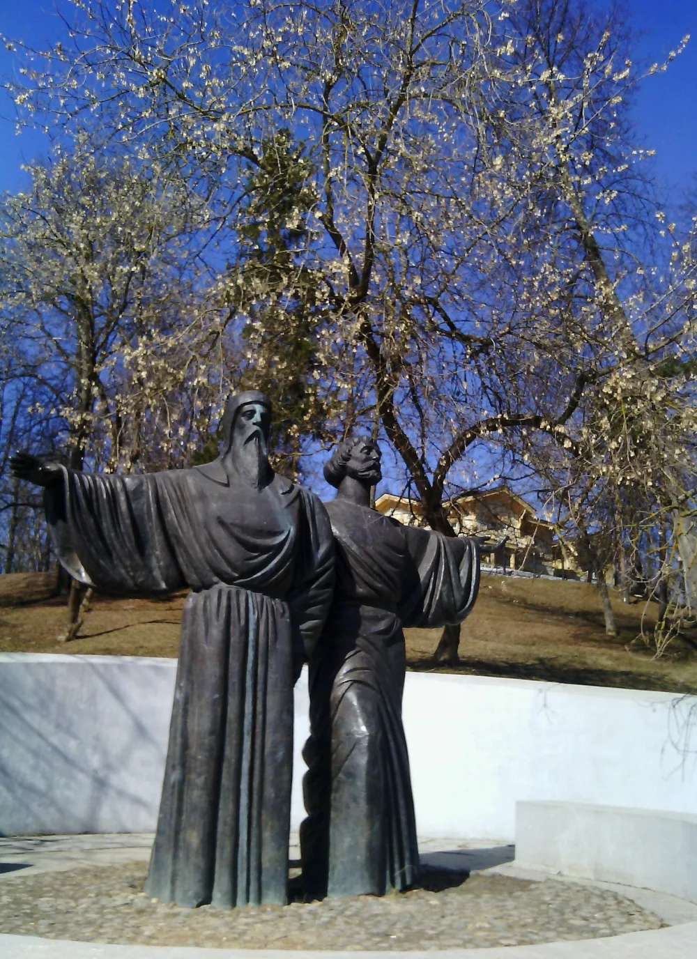 Памятник основателям города монахам Феодосию и Афанасию (Череповец)