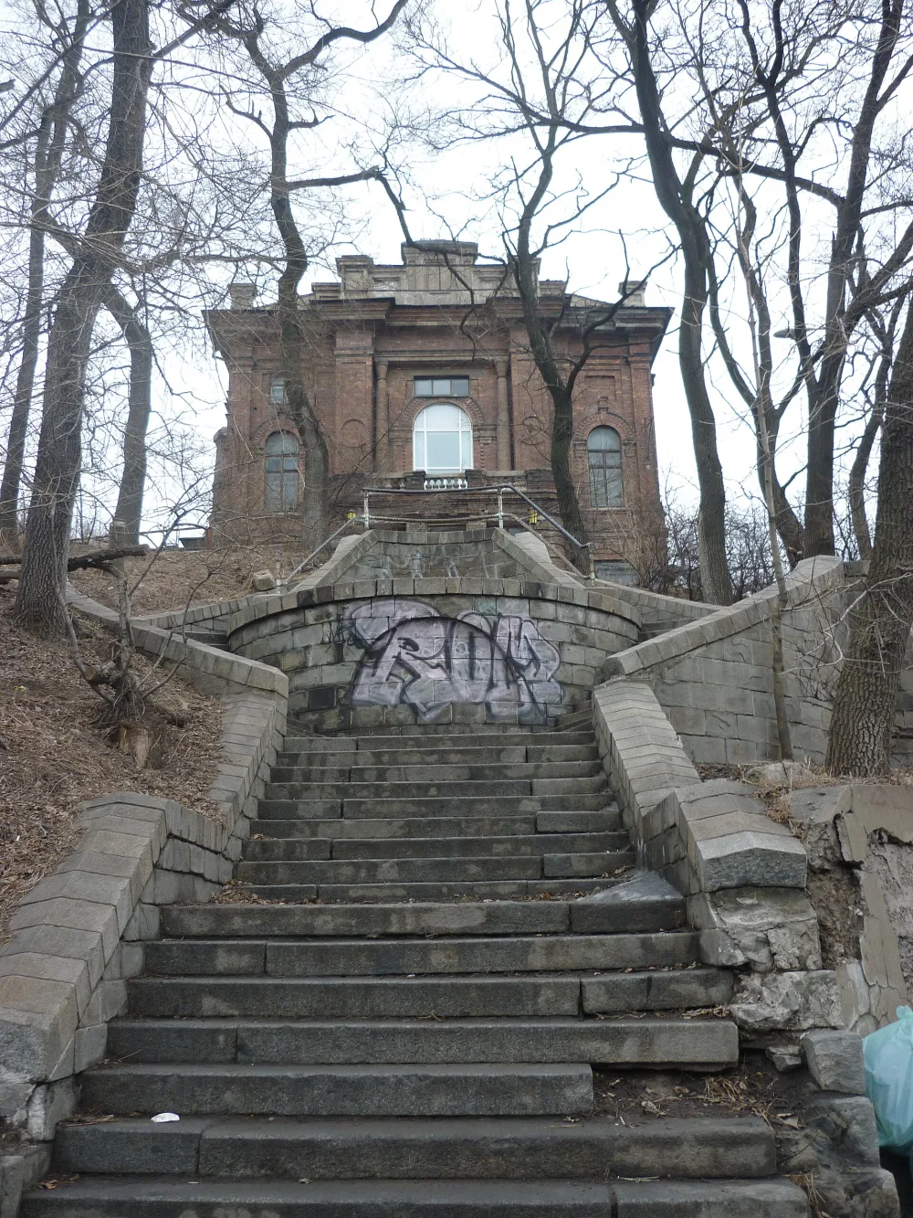 Лестница гранитная (Владивосток)