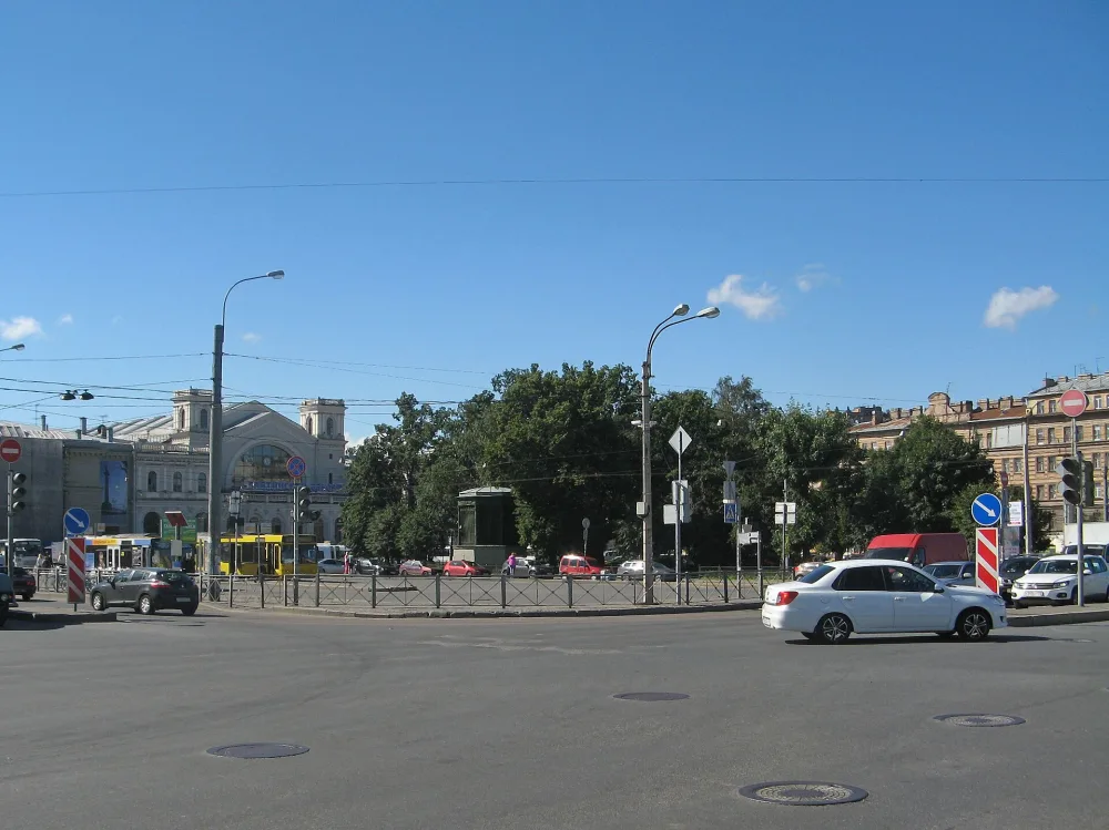 Сквер перед Балтийским вокзалом