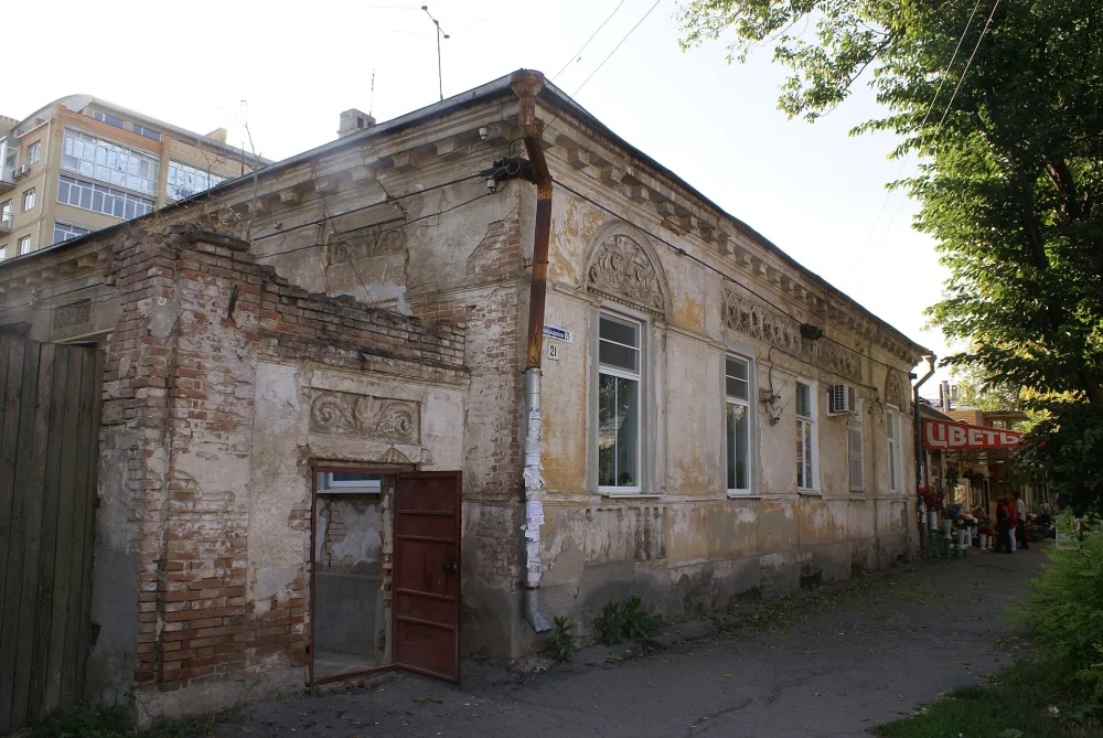 жилой дом автора книги 'Русская геральдика' А. Б. Лакиера