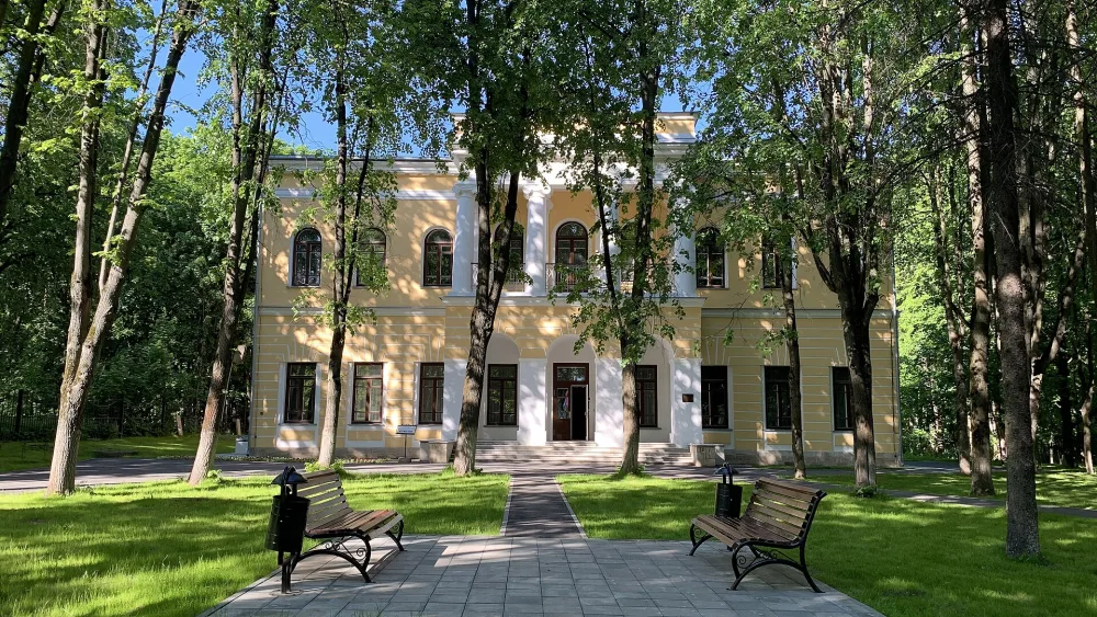 Главный дом усадьбы Губайлово