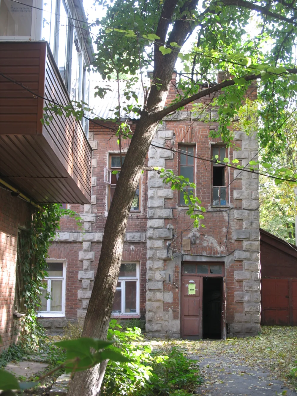Флигель