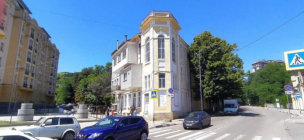 пр. Первомайском, 3