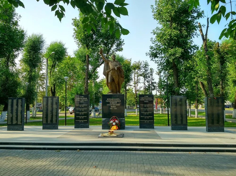 Памятник на могиле воинов, умерших от ран в годы Великой Отечественной войны 1941-1945 гг. (Гаврилов-Ям)