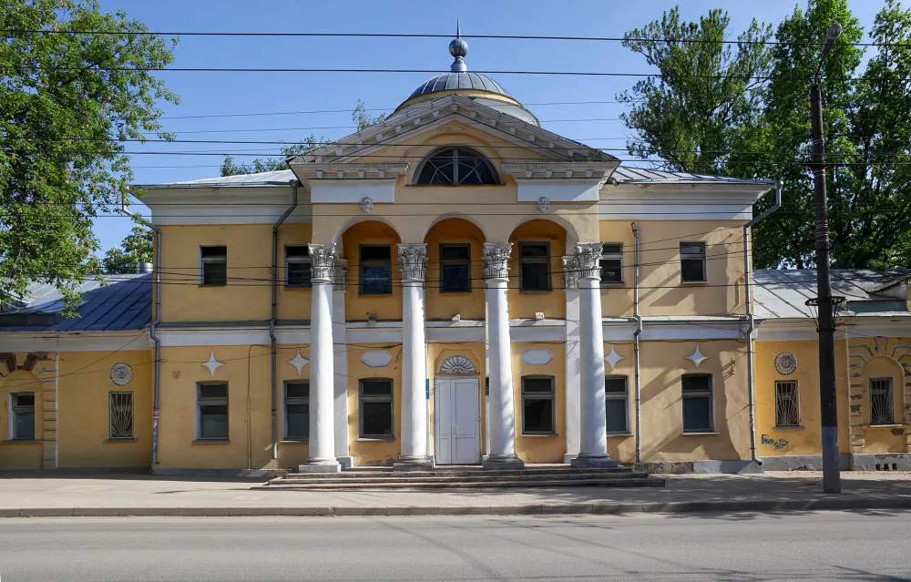 Главное здание (дом Хлюстина) (Калуга)