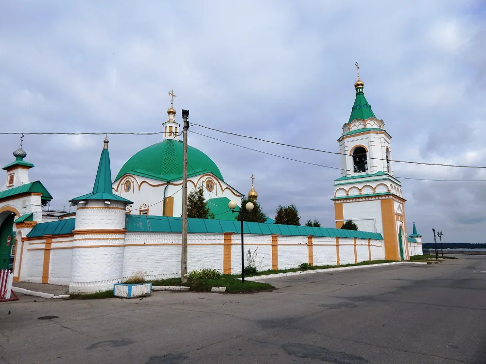 Стена с башнями (остатки стены)