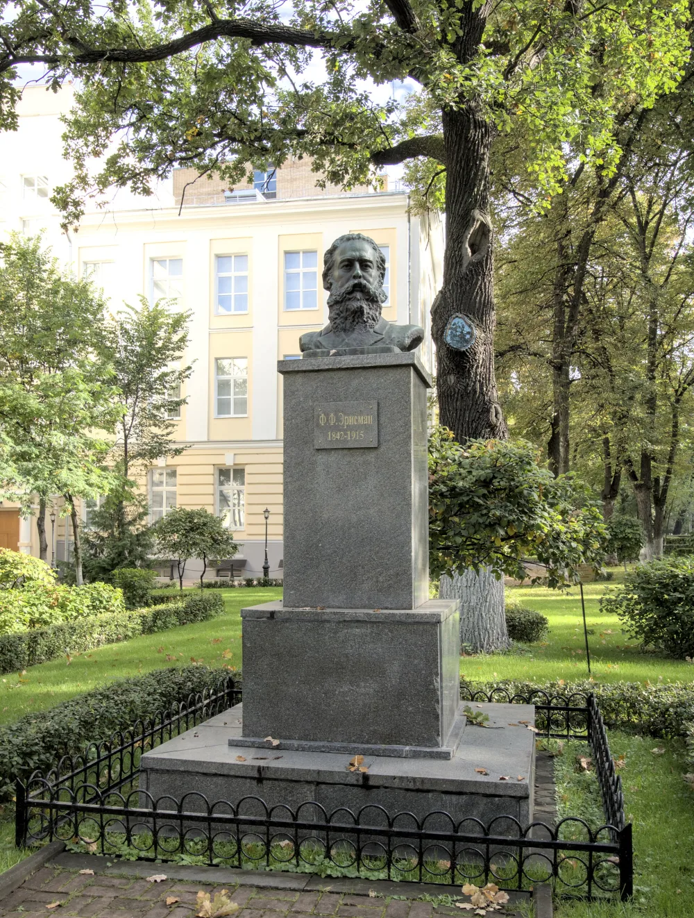 Памятник Ф.Ф. Эрисману (Хамовники)