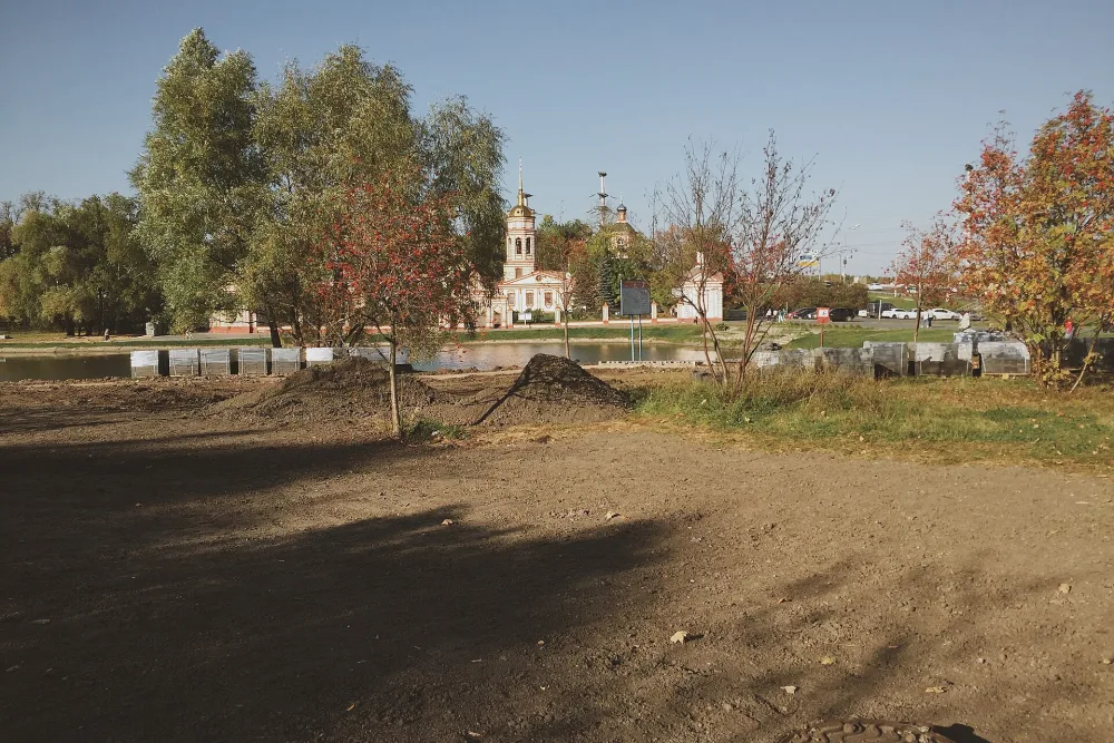 Парк (10,3 га) с прудом (Лианозово)
