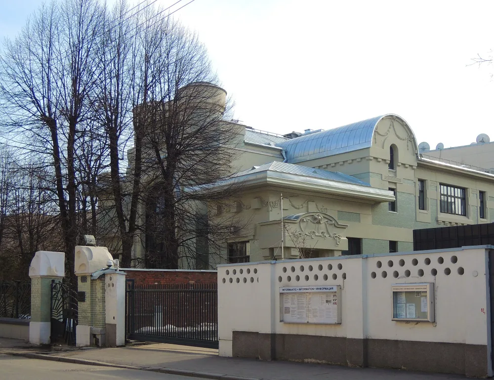 Особняк А.И. Дерожинской в Штатном переулке со служебным флигелем и оградой (Хамовники)
