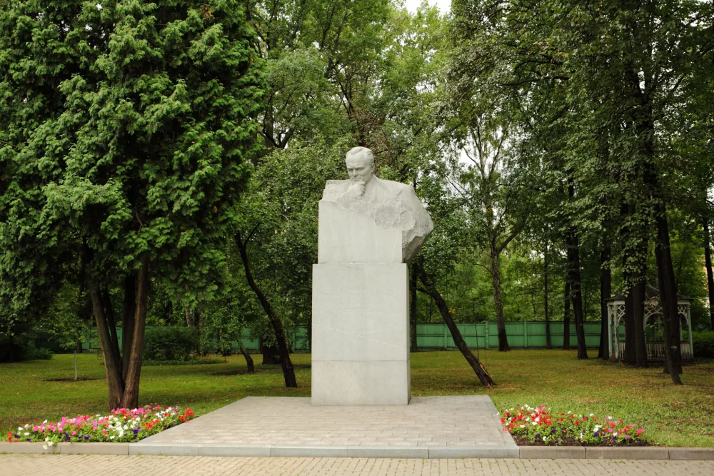 Бюст академика С.П. Королёва (Останкинский)