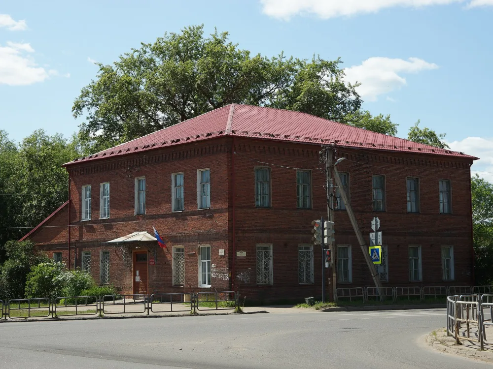 Здание женской гимназии (Боровичи)