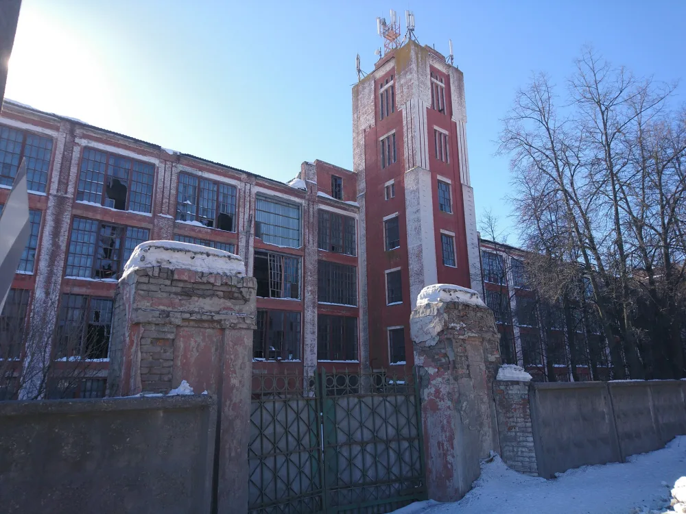 Здание прядильно-ткацкой фабрики, на открытие которой в 1927 г. приезжал В.В. Куйбышев (Лакинск)