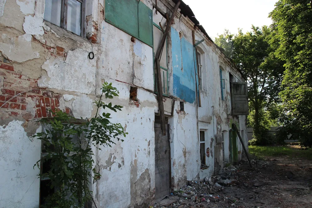 Двухэтажный корпус служб (Бывший главный дом усадьбы Тулиновых)