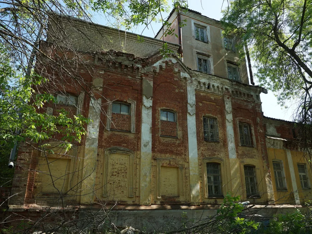 Производственный корпус спиртоочистительного завода И.А. Корсакова (Боровичи)