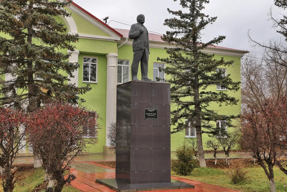 Памятник В.И. Ленину (Павлоградка)