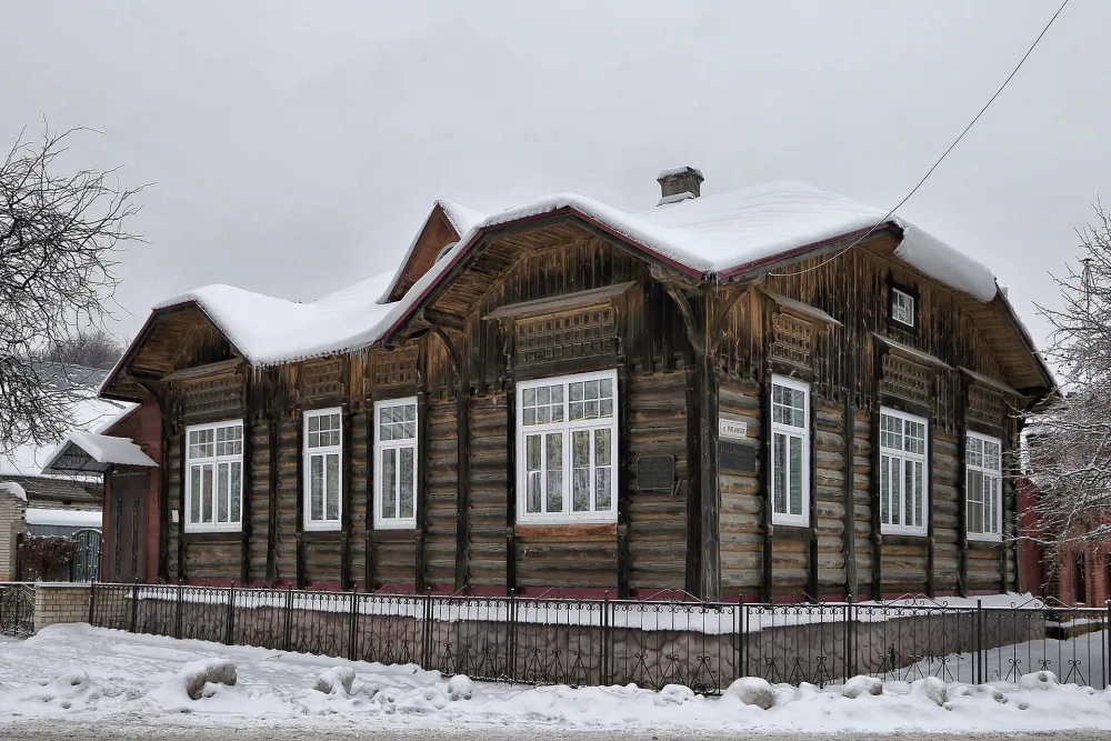 Дом, где в 1919 г. родился советский поэт песенник А.И. Фатьянов (Вязники)