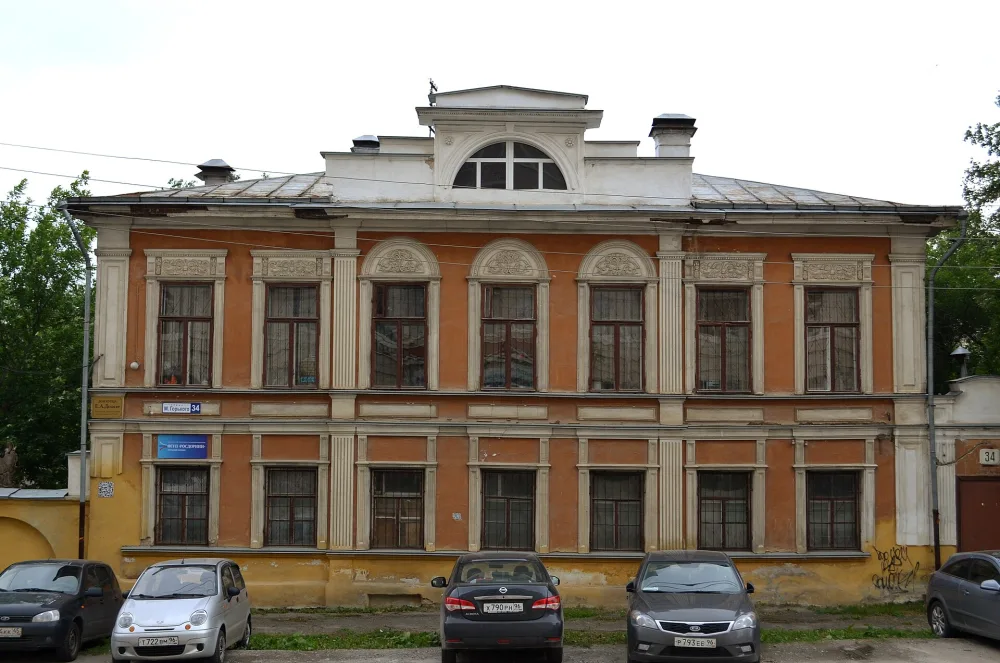 Улица Максима Горького 34, Городская усадьба купца Е. А. Деласье