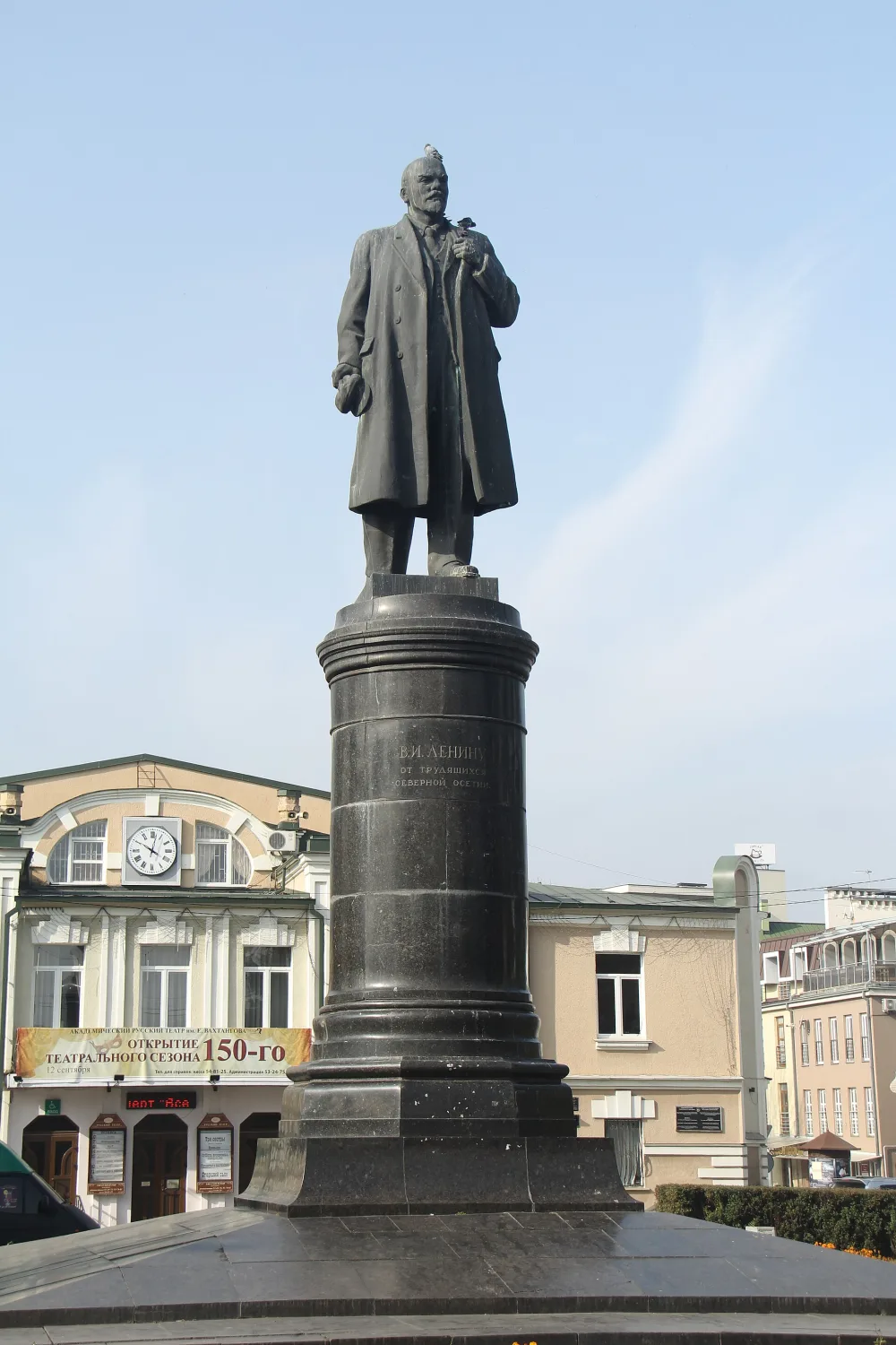 Памятник В. И. Ленину
