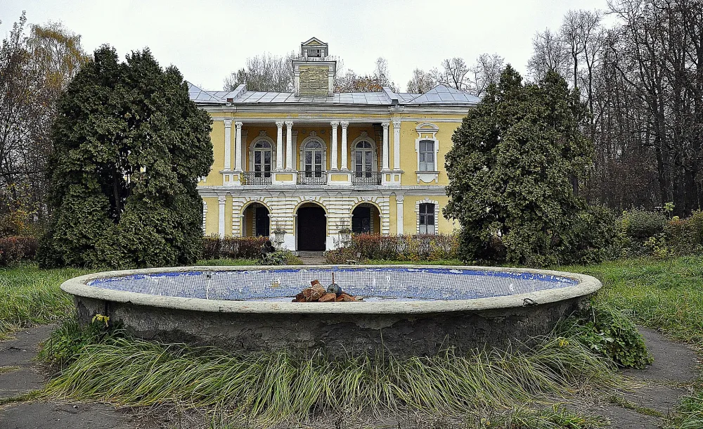 Главный дом с флигелем (Корпуса)