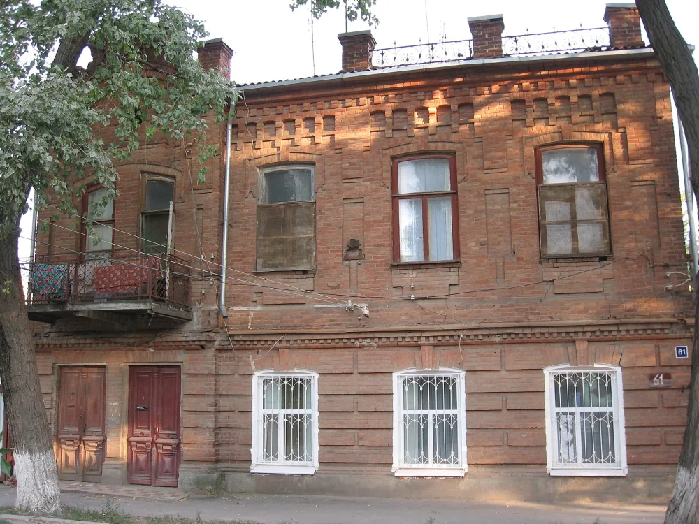 Жилой дом (левый)