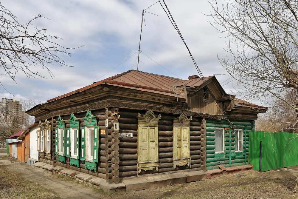 Особняк, образец застройки улицы (Омск)